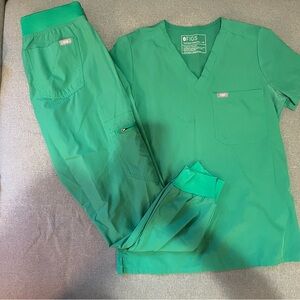 FIGS Safety Green Scrub Set